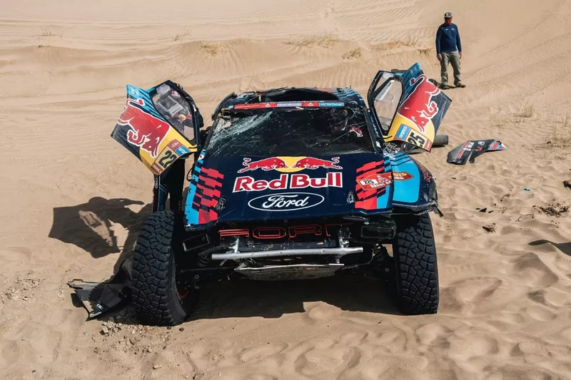 Ford M-Sport #225: Carlos Sainz, Lucas Cruz, incidente