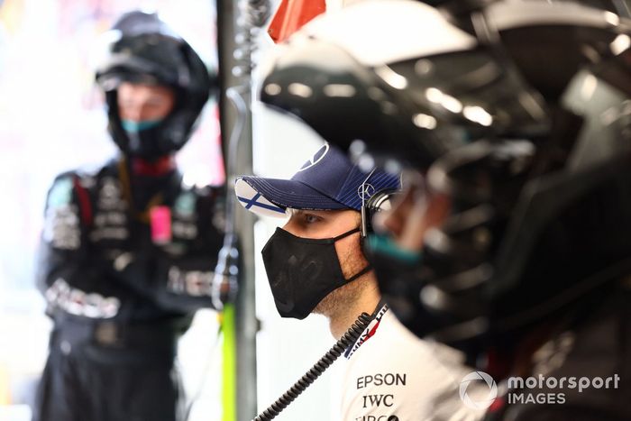 Valtteri Bottas, Mercedes, en el garaje