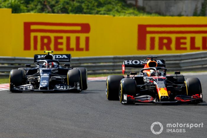 Max Verstappen, Red Bull Racing RB16B, Pierre Gasly, AlphaTauri AT02
