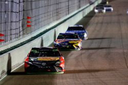 Martin Truex Jr., Furniture Row Racing Toyota, Kyle Busch, Joe Gibbs Racing Toyota, Kyle Larson, Chip Ganassi Racing Chevrolet final laps