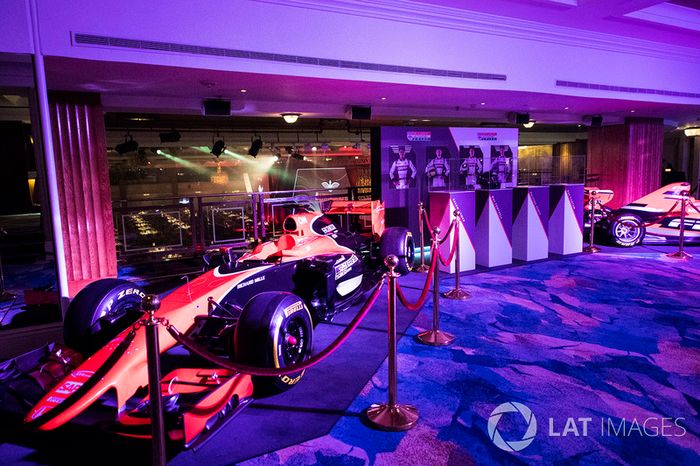 McLaren Honda y Formula 2 en display
