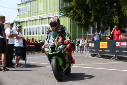 Володар поул-позиції Том Сайкс, Kawasaki Racin, повертається у закритий парк