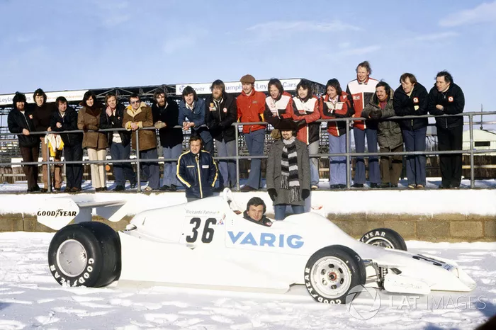 Em 1978, a Varig, extinta companhia aérea fechou uma parceria de transporte com a Arrows na F1.