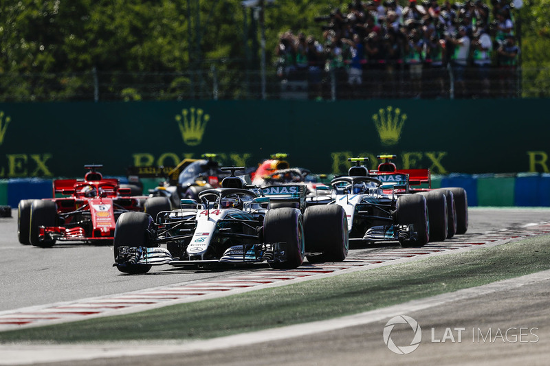 Льюіс Хемілтон, Mercedes-AMG F1 W09, лідирує