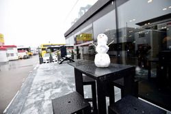 Mercedes AMG F1 snowman