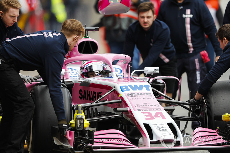 Nikita Mazepin, Force India VJM11, is attended to by mechanics in the pit lane