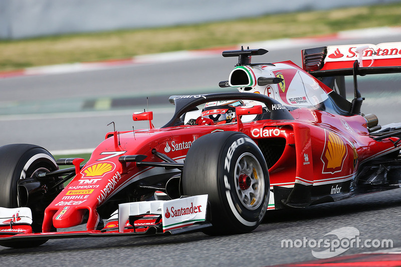 Kimi Raikkonen, Ferrari SF16-H, in pista con il cockpit Halo