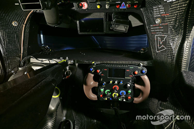 Le cockpit de la #8 Audi Sport Team Joest Audi R18