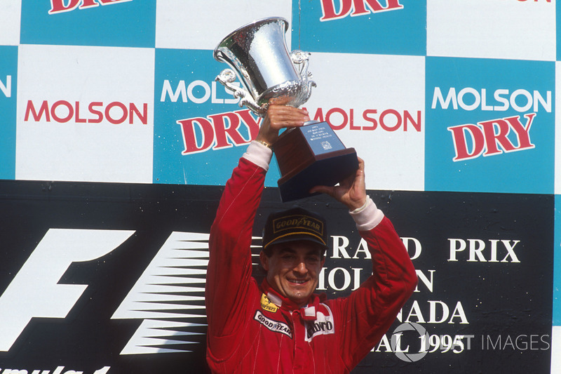 Podio: ganador de la carrera Jean Alesi, Ferrari