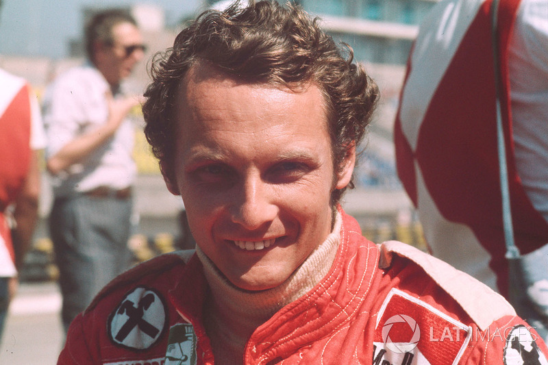 10 – Niki Lauda (pole em 14 pistas diferentes)