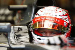 Kevin Magnussen, Haas F1 Team, in de cockpit
