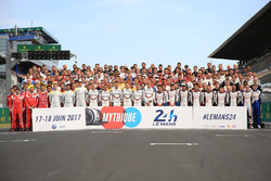 Gruppenfoto: Alle Fahrer für die 24h Le Mans 2017