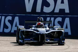 James Rossiter bestuurt de Formule E showauto