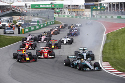 Lewis Hamilton, Mercedes AMG F1 W08, Max Verstappen, Red Bull Racing RB13, Sebastian Vettel, Ferrari SF70H, a locked-up Valtteri Bottas, Mercedes AMG F1 W08, Kimi Raikkonen, Ferrari SF70H, the rest of the pack at the start