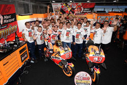 マルケス、タイトル獲得記念撮影(Marc Marquez)