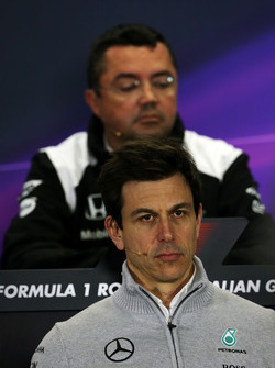 Toto Wolff, Mercedes AMG F1 Accionista y Director Ejecutivo en conferencia de prensa de la FIA