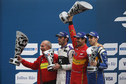 Podio: Lucas di Grassi, ABT Schaeffler Audi Sport, secondo Jean-Eric Vergne, DS Virgin Racing, terzo