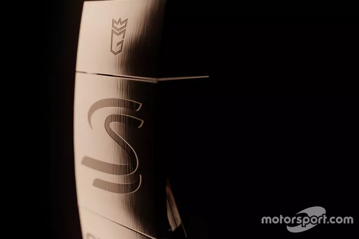 Bracciali con le gomme di Ayrton Senna