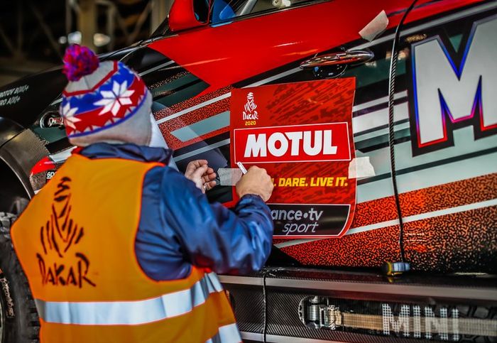 Verificaciones en Paul Ricard antes del embarque del Dakar 2020