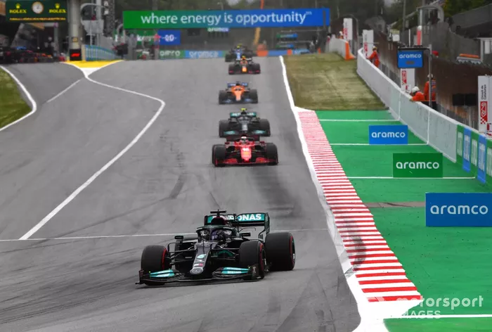 Lewis Hamilton, Mercedes W12, Charles Leclerc, Ferrari SF21, Valtteri Bottas, Mercedes W12