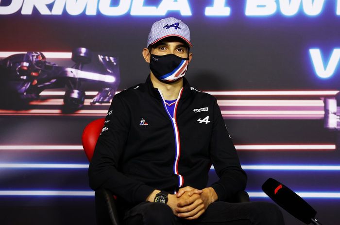 Esteban Ocon, Alpine F1 durante la conferencia de prensa