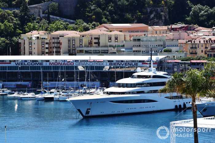 Yates en el puerto de Montecarlo