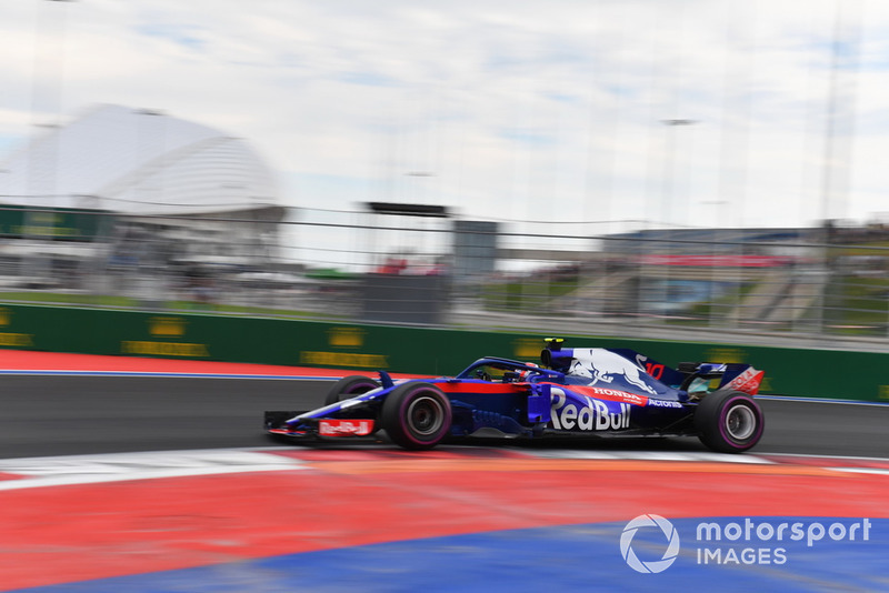 17: П'єр Гаслі*, Scuderia Toro Rosso STR13, без часу