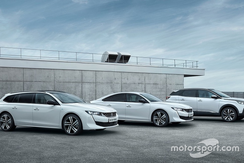 Машини Peugeot з силовими агрегатами Plug-in Hybrid