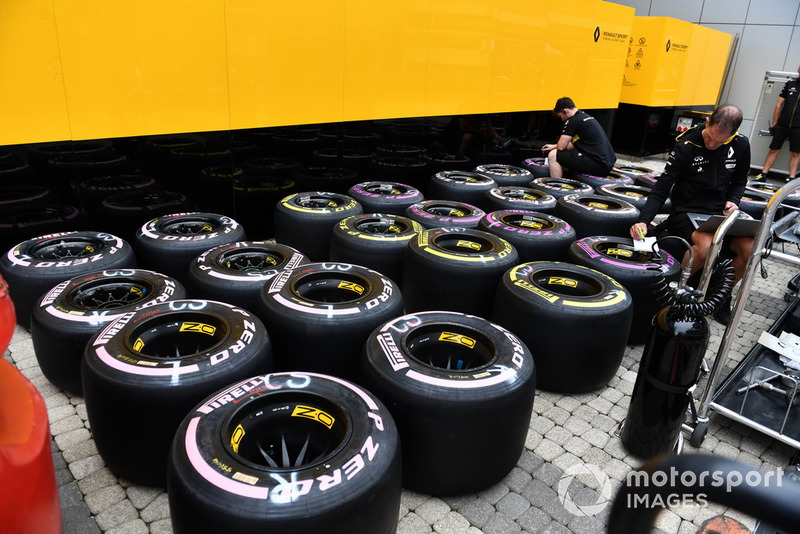 Renault Sport F1 Team Pirelli tyres