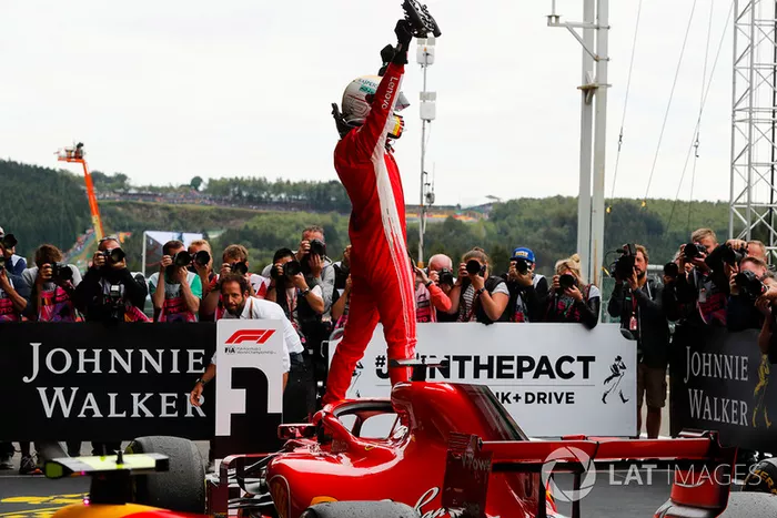 Yarış galibi Sebastian Vettel, Ferrari, parc ferme