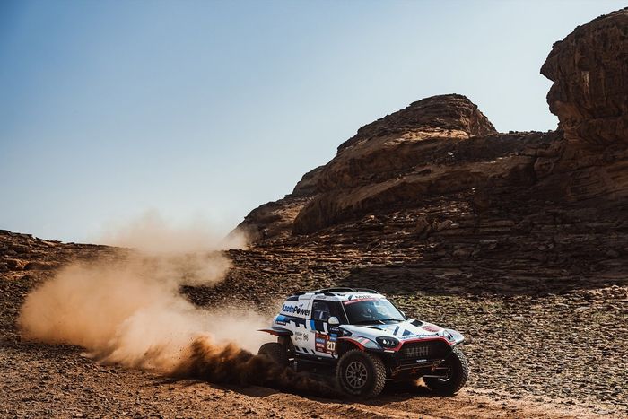 #217 X-raid Mini JCW Team Mini John Cooper Works Rally Plus: Krzysztof Hołowczyc, Łukasz Kurzeja