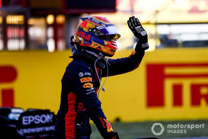 Tercer lugar Alex Albon, Red Bull Racing celebra en Parc Ferme