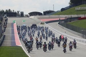 Vuelta a la pista en ciclomotor