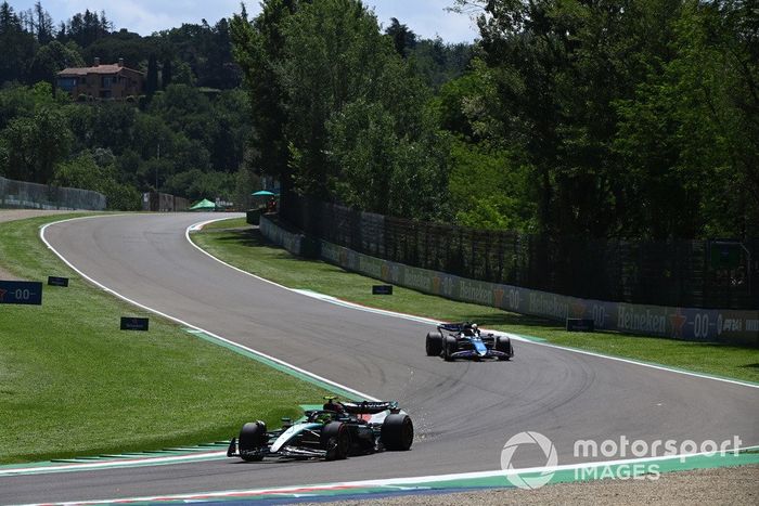 Lewis Hamilton, Mercedes F1 W15, Esteban Ocon, Alpine A524