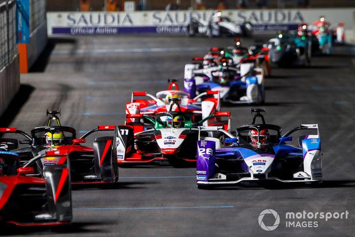 Sebastien Buemi, Nissan e.Dams, Nissan IMO2, por delante de Oliver Rowland, Nissan e.Dams, Nissan IMO2, Maximilian Guenther, BMW I Andretti Motorsports, BMW iFE.21, Lucas Di Grassi, Audi Sport ABT Schaeffler, Audi e-tron FE07, Alexander Sims, Mahindra Racing, M7El