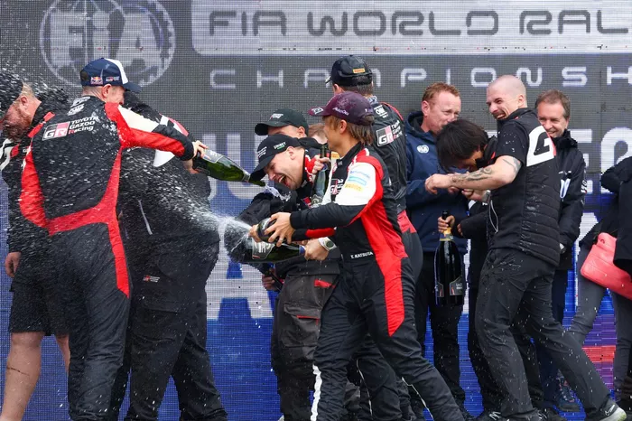 Podio: Takamoto Katsuta, Aaron Johnston, Toyota Gazoo Racing WRT NG Toyota GR Yaris Rally1