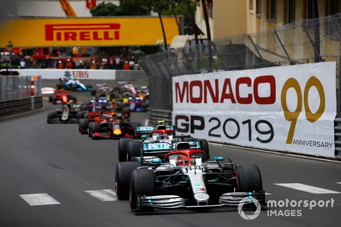 Lewis Hamilton, Mercedes AMG F1 W10, líder