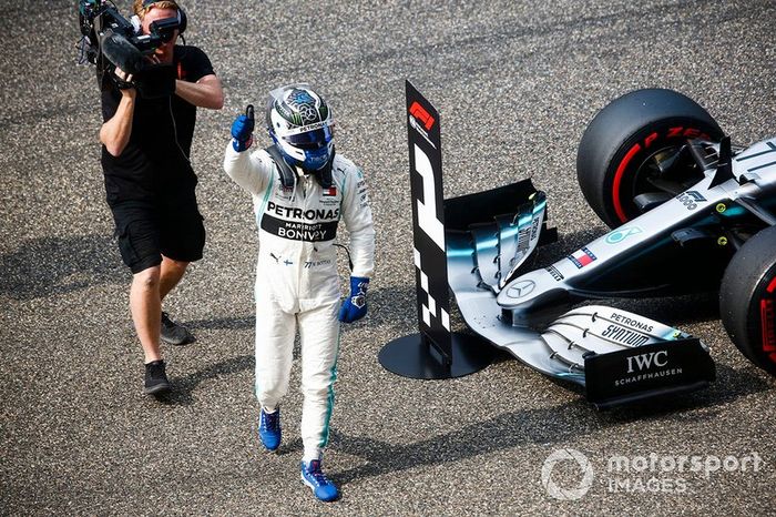 Valtteri Bottas, Mercedes AMG F1, festeggia per la pole position