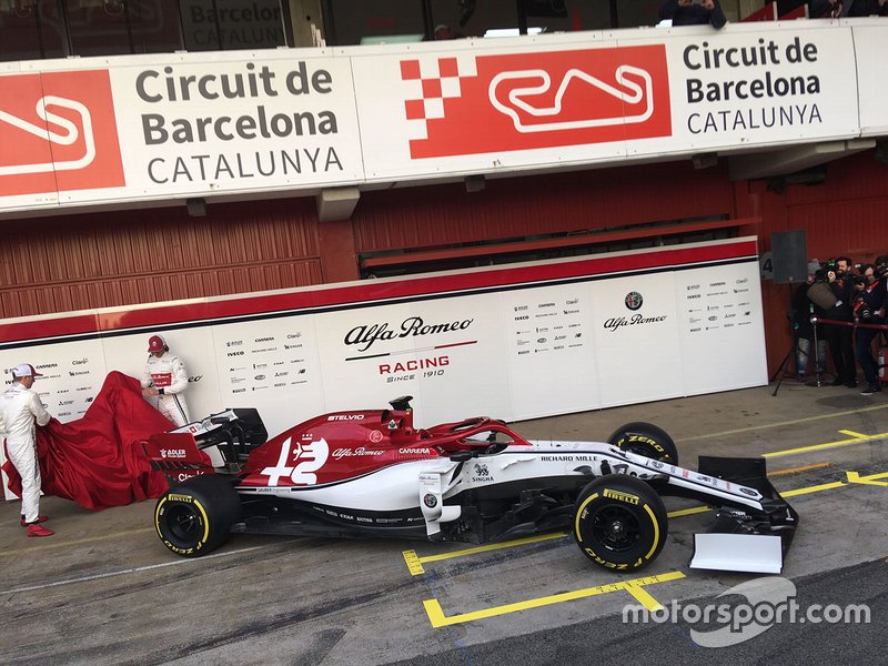 Гонщики Alfa Romeo Racing Кими Райкконен и Антонио Джовинацци