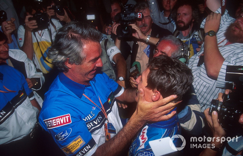 Flavio Briatore si congratula con Michael Schumacher, Benetton