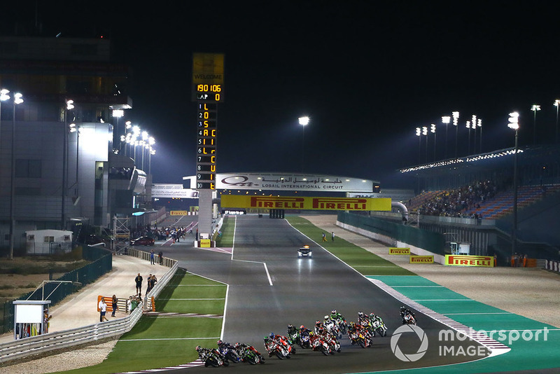Jonathan Rea, Kawasaki Racing leads race start