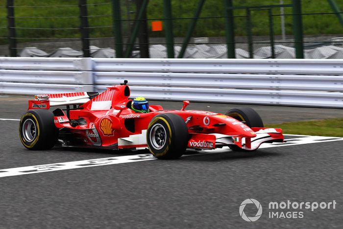 Felipe Massa, Ferrari, lors du tour de démonstration des Légendes