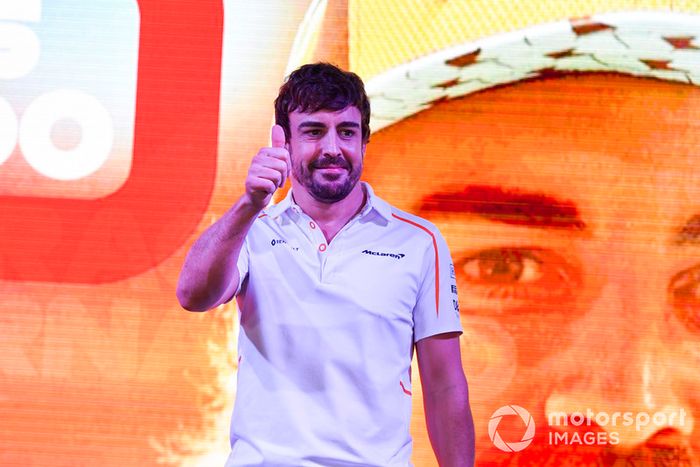 Fernando Alonso, McLaren se despide de los aficionados.