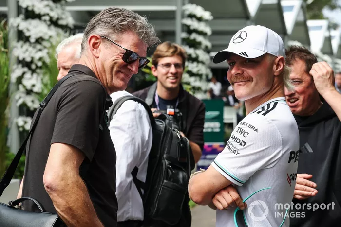 Valtteri Bottasm Mercedes talks with Graeme Lowdon