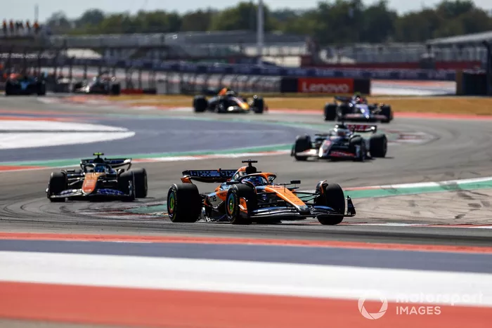 Oscar Piastri, McLaren MCL38, Pierre Gasly, Alpine A524, Liam Lawson, RB F1 Team VCARB 01