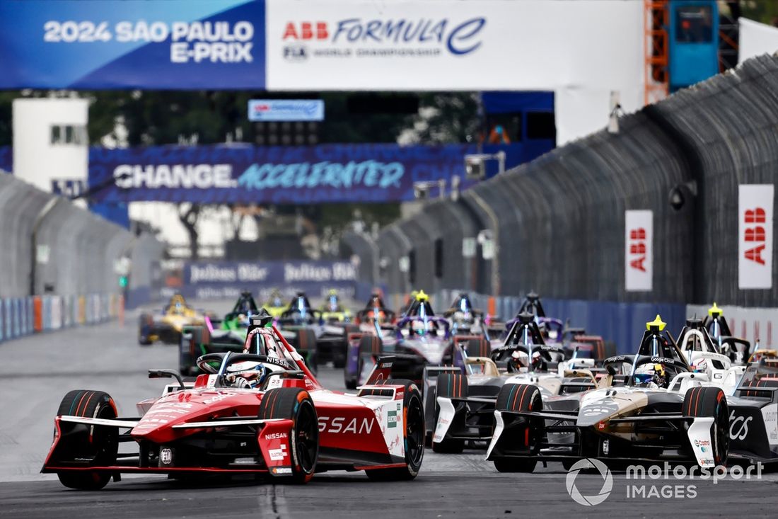 Oliver Rowland Equipo Nissan de Fórmula E Nissan e-4ORCE 05 Nick Cassidy Jaguar TCS Racing Jaguar I-TYPE 7
