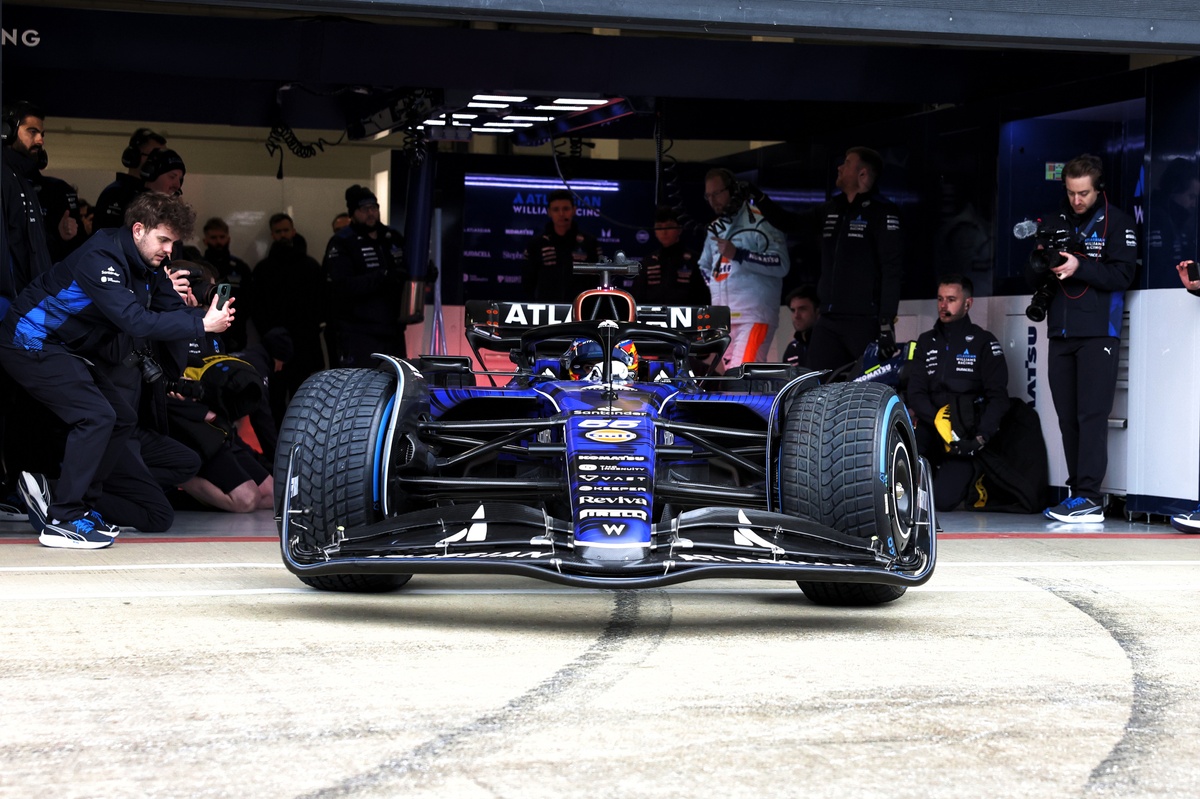 ギャラリー】ウイリアムズの2025年型F1マシンFW47。シェイクダウン走行 F1