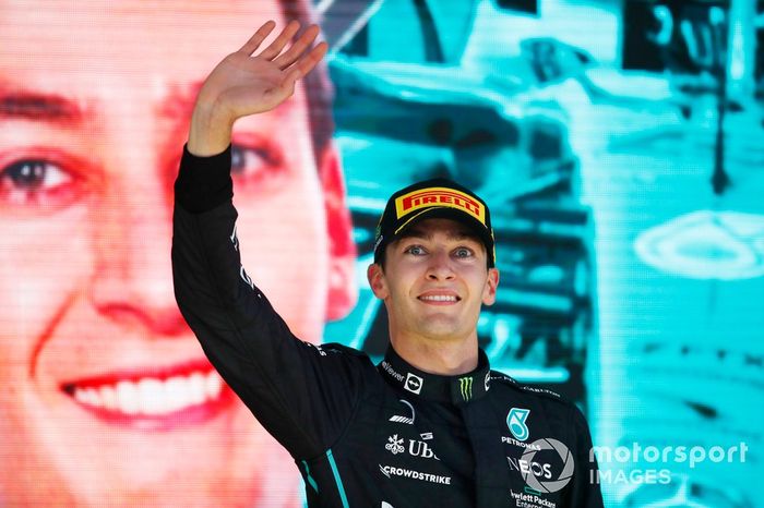 Podio: ganador George Russell, Mercedes AMG