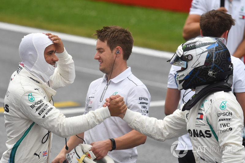 Bottas le roba la pole en Austria
