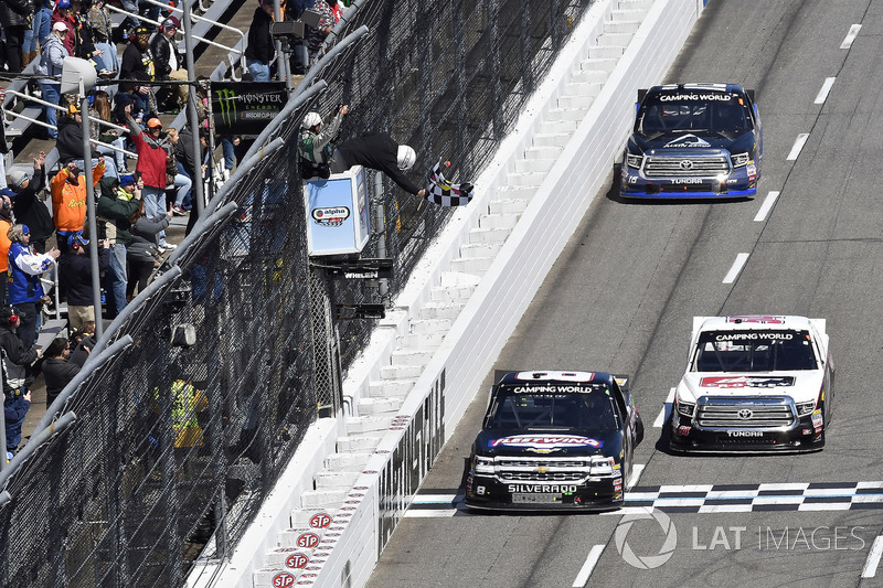 9. John Hunter Nemechek vs. Kyle Benjamin - 0s106 (Trucks)